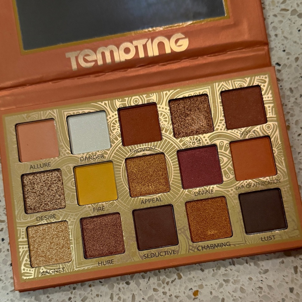 NWT Trend Beauty Tempting Eyeshadow Palette - Picture 2 of 4